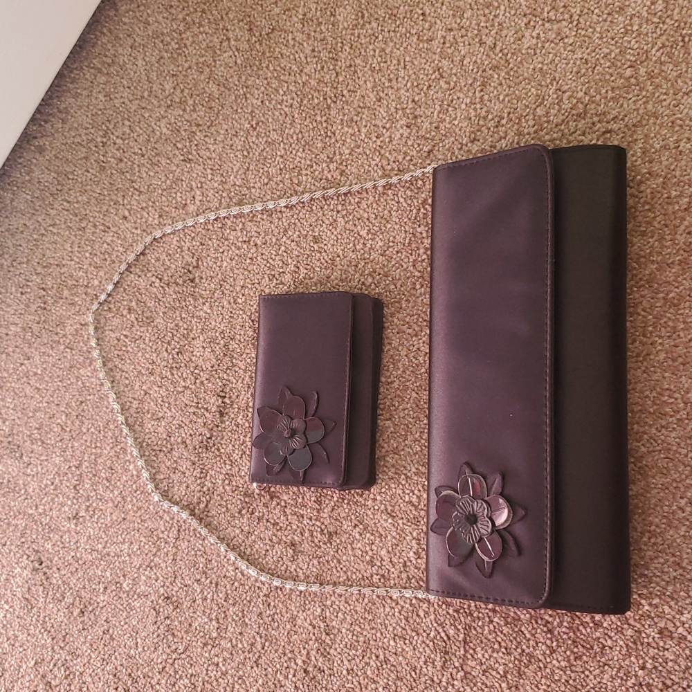 Black purse with matching wallet, Flower